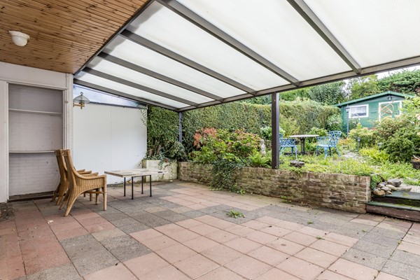 Foto - Te koop: Deels te moderniseren splitlevel drive-in woning (bouwjaar 1963) met 128 m² woonoppervlakte, 3 slaapkamers, tuin en een inpandige garage in Simpelveld